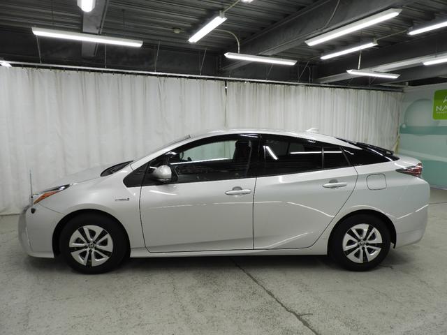 プリウス Ａ　ＴＣナビ＋バックモニター＋ＥＴＣ＋ドライブレコーダー＋ブラインドスポットモニター＋純正アルミホイール＋スマートキー＋ワンオーナー（9枚目）