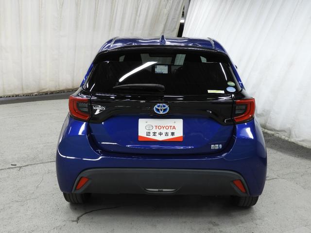 ヤリス 　ＴＣナビ＋パノラミックビューモニター＋ＥＴＣ＋ドライブレコーダー＋シートヒーター＋スマートキー＋ワンオーナー（7枚目）