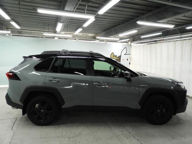 RAV4 ハイブリッドアドベンチャー オフロードパッケージII 試乗車+10.5インチTCナビ+パノラミックビューモニター+ETC+ドライブレコーダー前後+BSM+合成皮革シート+スマートキー+ワンオーナー(5枚目)