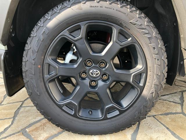 RAV4 ハイブリッドアドベンチャー オフロードパッケージII 試乗車+10.5インチTCナビ+パノラミックビューモニター+ETC+ドライブレコーダー前後+BSM+合成皮革シート+スマートキー+ワンオーナー(11枚目)