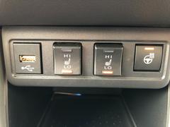 【シートヒーター】高級車にふさわしい快適装備で冬場は身体の芯からポカポカになりますね★ 5