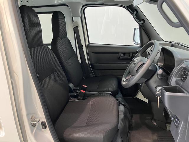 ハイゼットカーゴ ＤＸ　パートタイム４ＷＤ　ＣＶＴ車　キーレス　衝突被害軽減ブレーキ　スマアシ　コーナーセンサー　キーレス　前席パワーウインドウ　ＡＭ／ＦＭステレオ　両側スライドドア　パートタイム４ＷＤ　オートライト（5枚目）