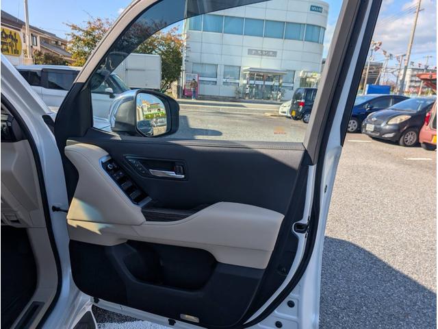 ランドクルーザー ＺＸ　純正ナビ　ヒッチメンバー　クールボックス　電動リアデフロック　サイドバイザー　リアモニター　サンルーフ（20枚目）