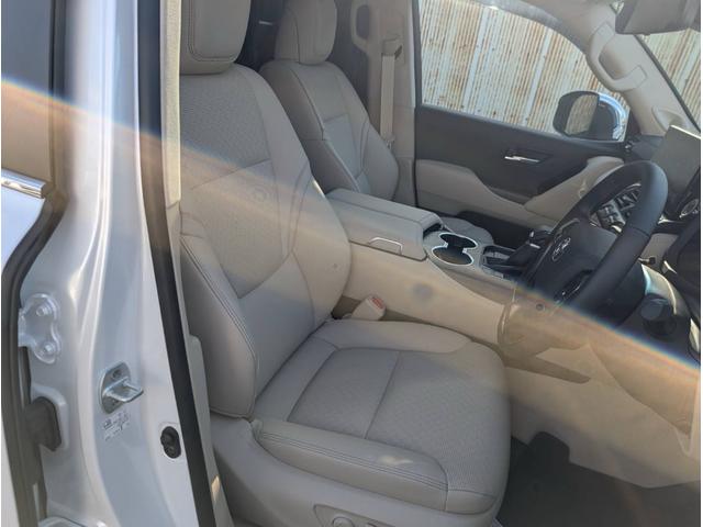 ランドクルーザー ＺＸ　純正ナビ　ヒッチメンバー　クールボックス　電動リアデフロック　サイドバイザー　リアモニター　サンルーフ（22枚目）