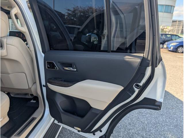 ランドクルーザー ＺＸ　純正ナビ　ヒッチメンバー　クールボックス　電動リアデフロック　サイドバイザー　リアモニター　サンルーフ（32枚目）