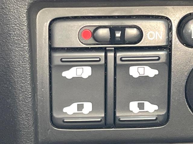 フリードハイブリッド ジャストセレクション 両側電動ドア 純正SDナビ バックカメラ ハーフレザーシート スマートキー HIDヘッド ビルトインETC クルコン オートライト オートエアコン 純正15インチアルミ Bluetooth CD(5枚目)