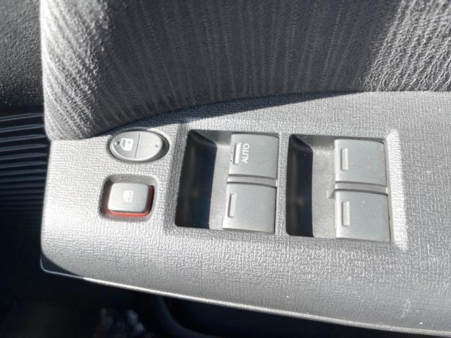 フリードハイブリッド ジャストセレクション 両側電動ドア 純正SDナビ バックカメラ ハーフレザーシート スマートキー HIDヘッド ビルトインETC クルコン オートライト オートエアコン 純正15インチアルミ Bluetooth CD(39枚目)