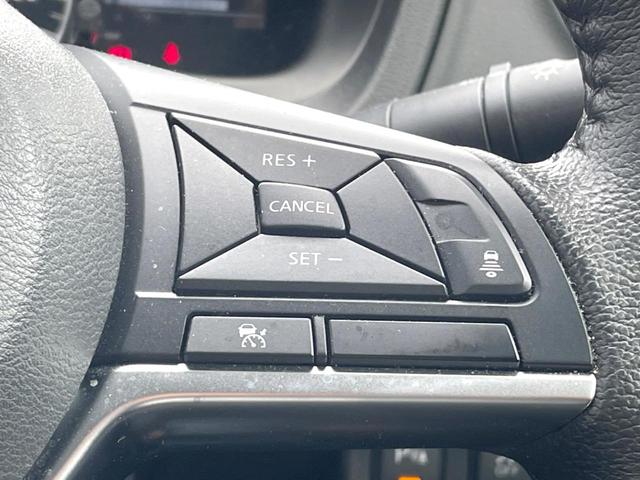 ノート ｅ－パワー　メダリスト　バックカメラ　レーダークルーズ　ハーフレザーシート　コーナーセンサー　スマートキー　ＬＥＤヘッド　ＥＴＣ　純正１５インチアルミ　オートライト　オートエアコン　Ｂｌｕｅｔｏｏｔｈ　ＣＤ　ＤＶＤ再生（6枚目）