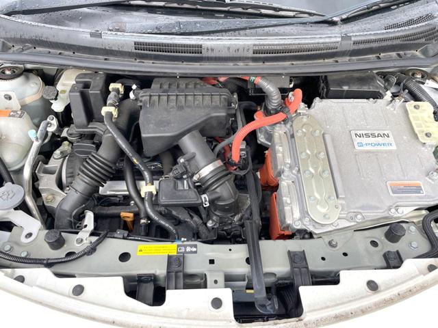 ノート ｅ－パワー　メダリスト　バックカメラ　レーダークルーズ　ハーフレザーシート　コーナーセンサー　スマートキー　ＬＥＤヘッド　ＥＴＣ　純正１５インチアルミ　オートライト　オートエアコン　Ｂｌｕｅｔｏｏｔｈ　ＣＤ　ＤＶＤ再生（18枚目）