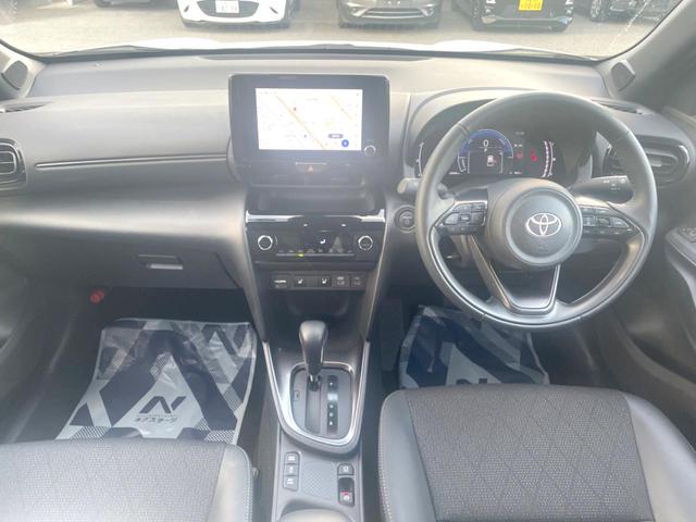 ヤリスクロス ハイブリッドZ 全周囲カメラ 衝突被害軽減システム レーダークルーズ ハーフレザーシート パワーシート ドラレコ コーナーセンサー スマートキー LEDヘッド ビルトインETC 純正18インチアルミ(2枚目)