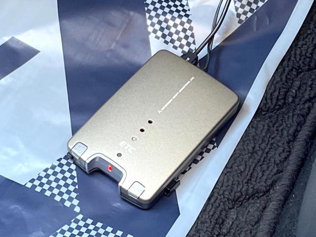 ジューク １５ＲＸ　タイプＶ　純正ＳＤナビ　バックカメラ　スマートキー　ＨＩＤヘッド　ＥＴＣ　純正１７インチアルミ　オートライト　オートエアコン　Ｂｌｕｅｔｏｏｔｈ　ＤＶＤ再生（5枚目）