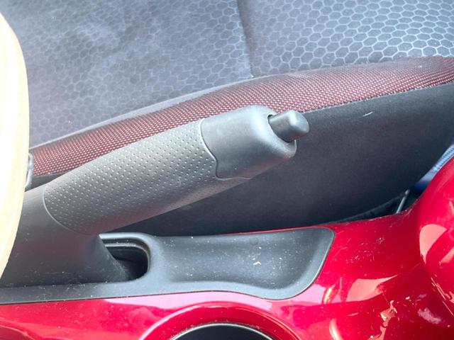 ジューク １５ＲＸ　タイプＶ　純正ＳＤナビ　バックカメラ　スマートキー　ＨＩＤヘッド　ＥＴＣ　純正１７インチアルミ　オートライト　オートエアコン　Ｂｌｕｅｔｏｏｔｈ　ＤＶＤ再生（29枚目）