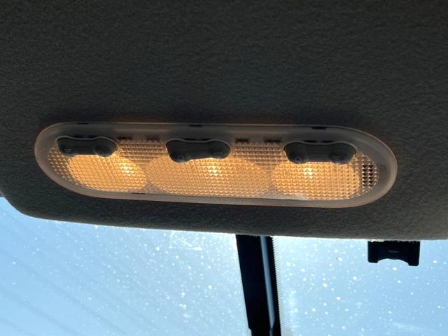 ジューク １５ＲＸ　タイプＶ　純正ＳＤナビ　バックカメラ　スマートキー　ＨＩＤヘッド　ＥＴＣ　純正１７インチアルミ　オートライト　オートエアコン　Ｂｌｕｅｔｏｏｔｈ　ＤＶＤ再生（36枚目）