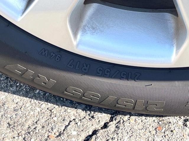 ジューク １５ＲＸ　タイプＶ　純正ＳＤナビ　バックカメラ　スマートキー　ＨＩＤヘッド　ＥＴＣ　純正１７インチアルミ　オートライト　オートエアコン　Ｂｌｕｅｔｏｏｔｈ　ＤＶＤ再生（39枚目）