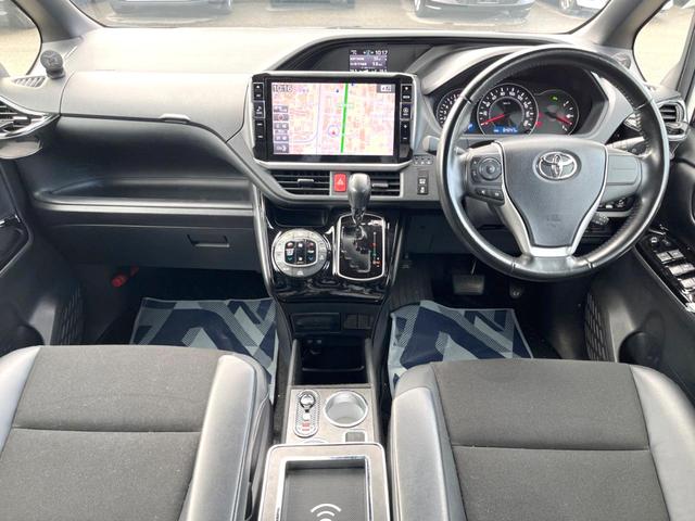 ノア Ｓｉ　ダブルバイビーＩＩ　ＳＤナビ　後席モニター　バックカメラ　衝突被害軽減システム　禁煙車　ハーフレザーシート　コーナーセンサー　スマートキー　ＬＥＤヘッド　ビルトインＥＴＣ　クルコン　純正１６インチアルミ（2枚目）