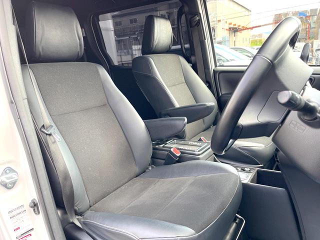 ノア Ｓｉ　ダブルバイビーＩＩ　ＳＤナビ　後席モニター　バックカメラ　衝突被害軽減システム　禁煙車　ハーフレザーシート　コーナーセンサー　スマートキー　ＬＥＤヘッド　ビルトインＥＴＣ　クルコン　純正１６インチアルミ（7枚目）