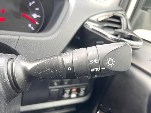 ノア Ｓｉ　ダブルバイビーＩＩ　ＳＤナビ　後席モニター　バックカメラ　衝突被害軽減システム　禁煙車　ハーフレザーシート　コーナーセンサー　スマートキー　ＬＥＤヘッド　ビルトインＥＴＣ　クルコン　純正１６インチアルミ（30枚目）