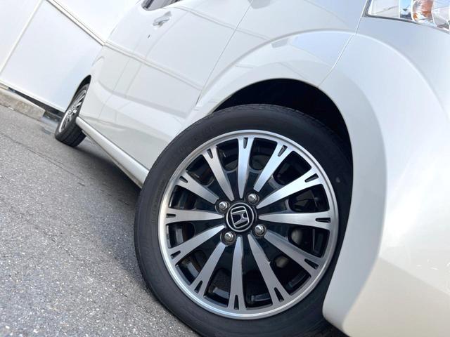 �y�����P�T�C���`�A���~�z�C�[���z�O�ςɃ}�b�`���������A���~�z�C�[���𑕒����Ă���܂��B�e��ЊO�A���~�z�C�[����A�X�^�b�h���X�^�C�����戵�����Ă���܂��B���񂲑��k����������