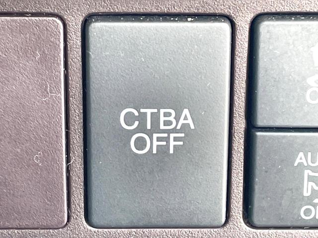 �y�V�e�B�u���[�L�A�V�X�g�z���s���ɑO���̎ԗ�����F�����A�Փ˂������Ȏ��͔�Q�y�����A�V�X�g�B�����S�Ƀh���C�u�����y���݂��������܂��B