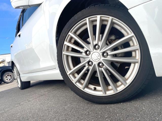 �y�����A���~�z�C�[���z�O�ςɃ}�b�`���������A���~�z�C�[���𑕒����Ă���܂��B�e��ЊO�A���~�z�C�[����A�X�^�b�h���X�^�C�����戵�����Ă���܂��B���񂲑��k����������