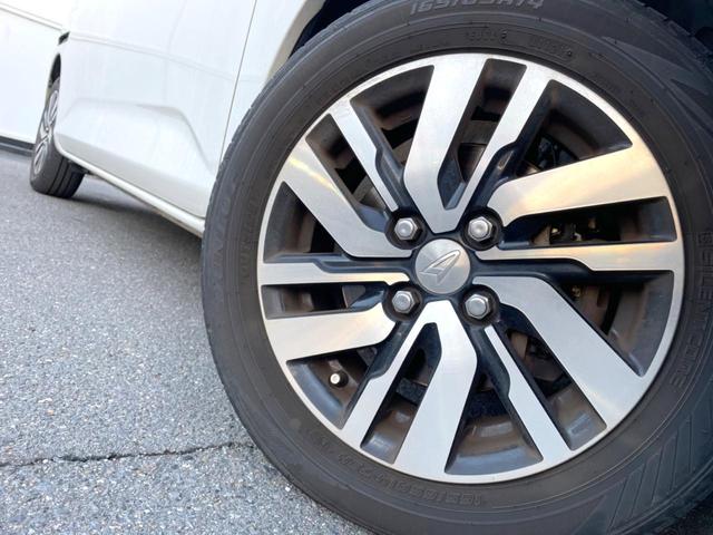 �y���������C���`�A���~�z�C�[���z�O�ςɃ}�b�`���������A���~�z�C�[���𑕒����Ă���܂��B�e��ЊO�A���~�z�C�[����A�X�^�b�h���X�^�C�����戵�����Ă���܂��B���񂲑��k����������