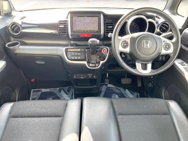 Ｎ－ＢＯＸカスタム Ｇ　ターボＳＳブラックスタイルパッケージ　ＳＤナビ　バックカメラ　衝突被害軽減システム　禁煙車　ハーフレザーシート　前席シートエアコン　ドラレコ　スマートキー　ＨＩＤヘッド　ビルトインＥＴＣ　クルコン　純正１５インチアルミ　オートライト（2枚目）