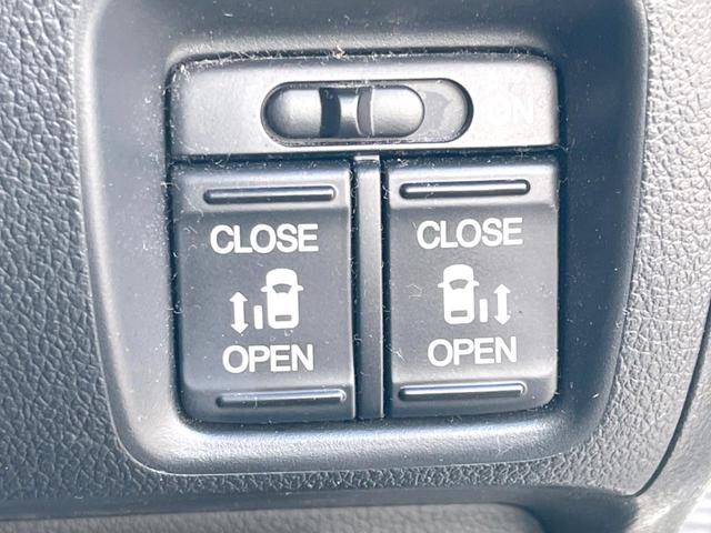 Ｎ－ＢＯＸカスタム Ｇ　ターボＳＳブラックスタイルパッケージ　ＳＤナビ　バックカメラ　衝突被害軽減システム　禁煙車　ハーフレザーシート　前席シートエアコン　ドラレコ　スマートキー　ＨＩＤヘッド　ビルトインＥＴＣ　クルコン　純正１５インチアルミ　オートライト（5枚目）