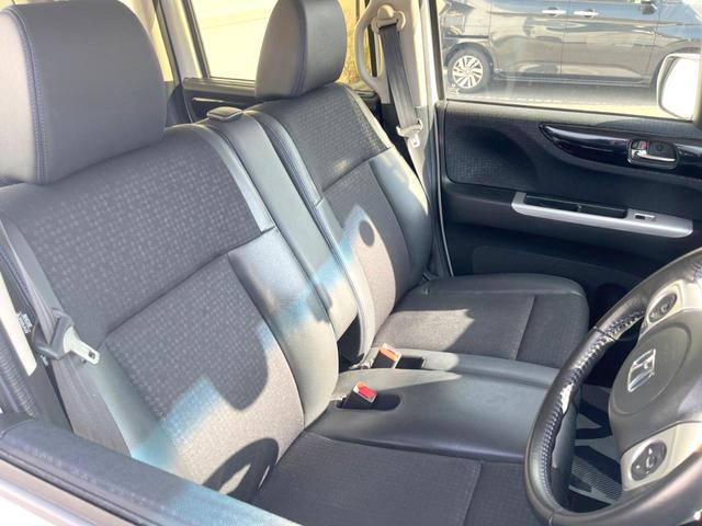 Ｎ－ＢＯＸカスタム Ｇ　ターボＳＳブラックスタイルパッケージ　ＳＤナビ　バックカメラ　衝突被害軽減システム　禁煙車　ハーフレザーシート　前席シートエアコン　ドラレコ　スマートキー　ＨＩＤヘッド　ビルトインＥＴＣ　クルコン　純正１５インチアルミ　オートライト（9枚目）