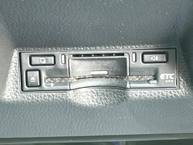 ヤリスクロス ハイブリッドＺ　純正ＳＤナビ　全周囲カメラ　衝突被害軽減システム　レーダークルーズ　禁煙車　ハーフレザーシート　パワーシート　ドラレコ　コーナーセンサー　スマートキー　ＬＥＤヘッド　ビルトインＥＴＣ（9枚目）