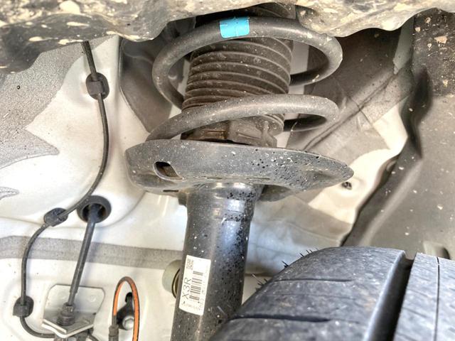 ヤリスクロス ハイブリッドＺ　純正ＳＤナビ　全周囲カメラ　衝突被害軽減システム　レーダークルーズ　禁煙車　ハーフレザーシート　パワーシート　ドラレコ　コーナーセンサー　スマートキー　ＬＥＤヘッド　ビルトインＥＴＣ（23枚目）