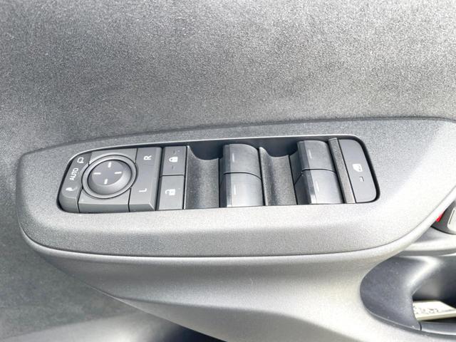 ヤリスクロス ハイブリッドＺ　純正ＳＤナビ　全周囲カメラ　衝突被害軽減システム　レーダークルーズ　禁煙車　ハーフレザーシート　パワーシート　ドラレコ　コーナーセンサー　スマートキー　ＬＥＤヘッド　ビルトインＥＴＣ（35枚目）