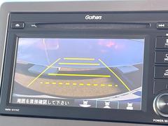 【バックカメラ】駐車時に後方がリアルタイム映像で確認できます。大型商業施設や立体駐車場での駐車時や、夜間のバック時に大活躍！運転スキルに関わらず、今や必須となった装備のひとつです！ 4