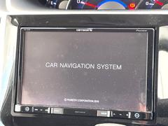 【ナビゲーション】使いやすいナビで目的地までしっかり案内してくれます。各種オーディオ再生機能も充実しており、お車の運転がさらに楽しくなります！！ 3