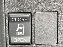 【パワースライドドア】スマートキーや運転席のスイッチでスライドドアの開閉が可能♪電動だから力を入れてドアを開ける必要が無く、小さいお子様でも、重い荷物を持っている時もラクに開け閉めできます♪ 5