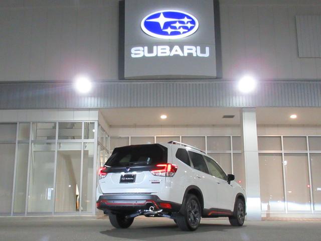 フォレスター Ｘ－ブレイク　新世代アイサイト搭載車　リバース連動ドアミラー　ドアミラーメモリーオート格納機能　アクセスキー対応運転席シートポジションメモリー　アイサイトセイフティプラス　ステアリングヒーター　前後席シートヒーター　８インチ純正ナビ（2枚目）