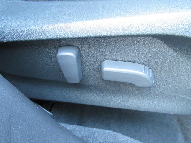 フォレスター アドバンス　新世代アイサイト搭載車　リバース連動ドアミラー　ドアミラーメモリーオート格納機能　アクセスキー対応運転席シートポジションメモリー　アイサイトセイフティプラス　ステアリングヒーター　前後席シートヒーター（31枚目）