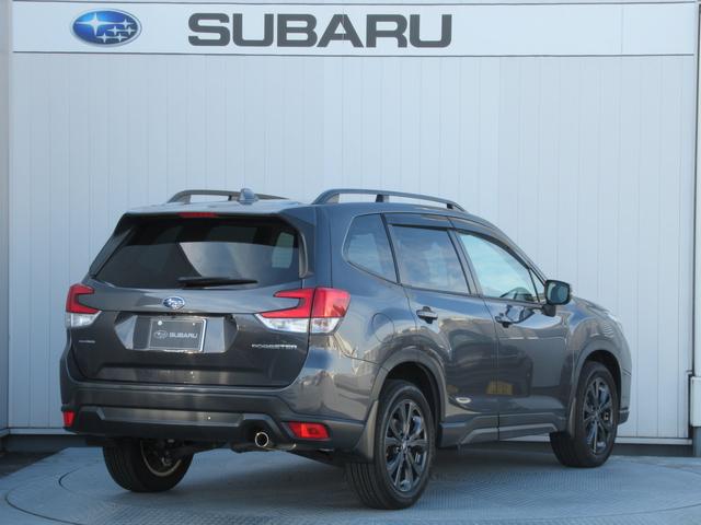 フォレスター Ｘ－エディション　アイサイト搭載車　ルーフレール付き　８インチメモリーナビゲーション　パワーリヤゲート　リバース連動ドアミラー　ドアミラーオート格納機能　ハンドルヒーター　サイドビューモニター　前後録画型ドライブレコーダー（4枚目）