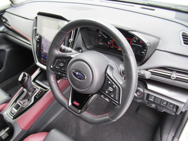 レヴォーグ ＳＴＩスポーツ　ＥＸ　アイサイトＸ搭載車　スマートリヤビューミラー　ＺＦ製電子制御ダンパー　ドライブモードセレクト　ＳＴＩロゴ入り大型マフラーカッター　レッドステッチ入りボルドー色本革スポーツシート（30枚目）