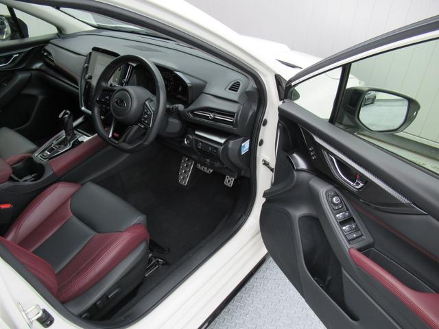 レヴォーグ ＳＴＩスポーツ　ＥＸ　アイサイトＸ搭載車　スマートリヤビューミラー　ＺＦ製電子制御ダンパー　ドライブモードセレクト　ＳＴＩロゴ入り大型マフラーカッター　レッドステッチ入りボルドー色本革スポーツシート（32枚目）