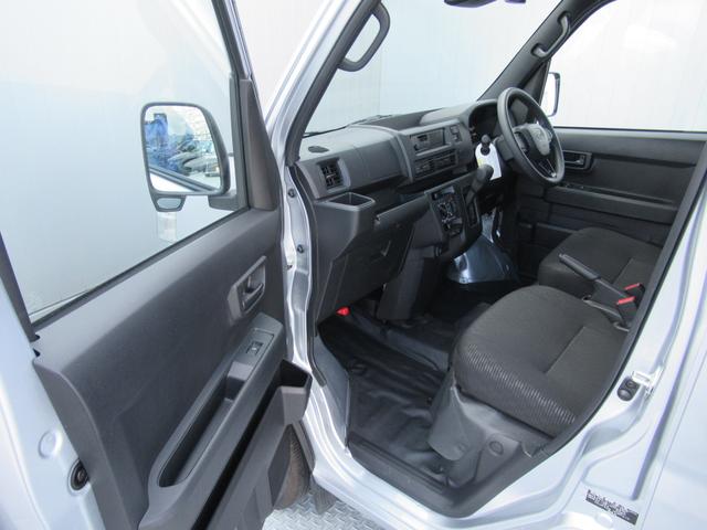 サンバーバン トランスポータースマートアシスト　元社用車　スマートアシスト３搭載　電子制御式４ＷＤ　夜間認識機能　標識認識　路側逸脱警報　ふらつき警報　ハイビームアシスト　前方録画型ドラレコ（25枚目）