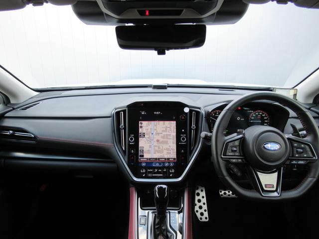 スイッチ、レバー等の操作系統は少ない視線移動で直感的に操作できるように配慮されていますので、ドライバーは運転操作に集中することができます。