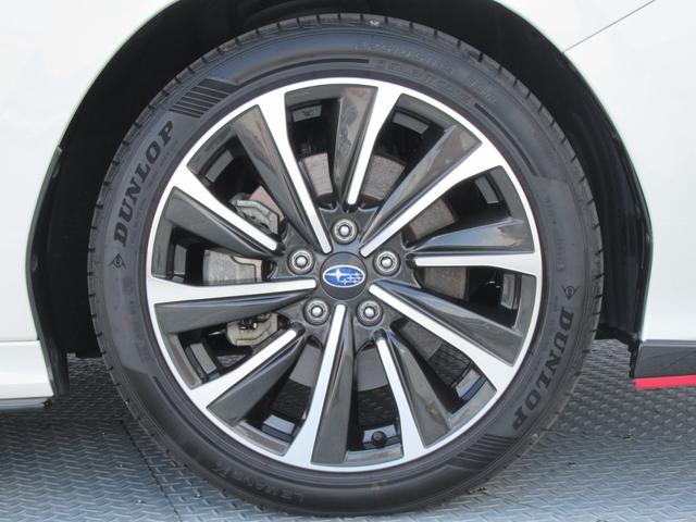 純正１８インチアルミホイール。　　タイヤサイズは２２５／４５Ｒ１８