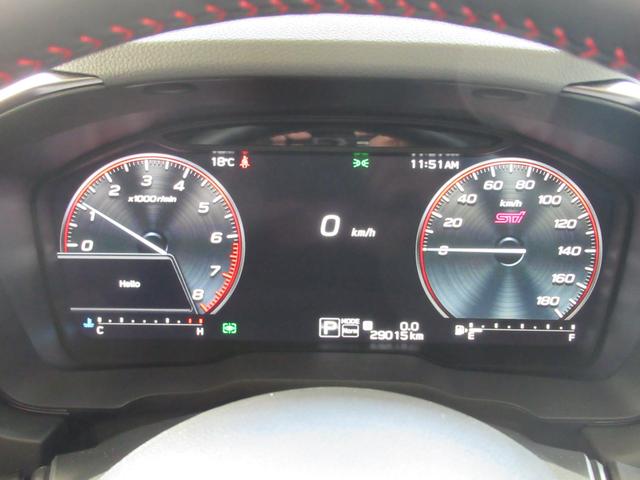 １２．３インチフル液晶メーター。運転に必要な情報をわかりやすく表示しています