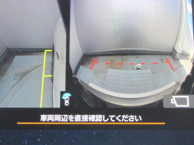 運転席から死角になる左前タイヤ付近をモニターできるサイドビューカメラと、フロントカメラを装備しています。