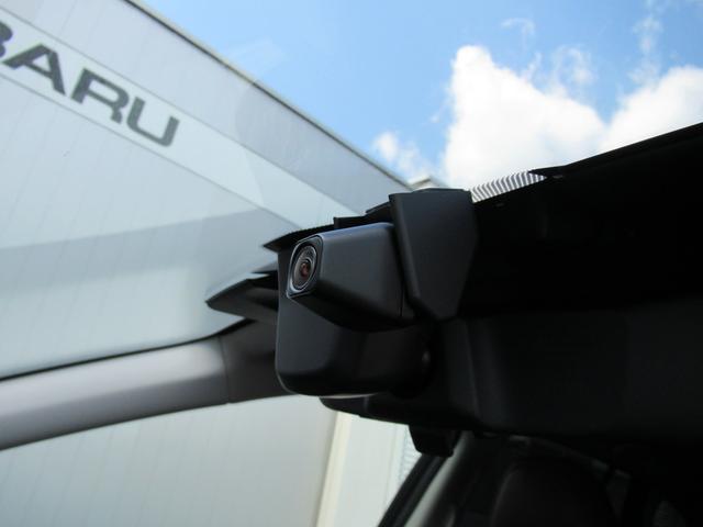ディーラーオプションの前後録画型ドライブレコーダーを装備。