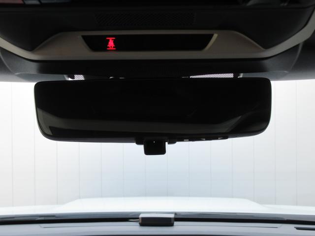 メーカーオプションのスマートリヤビューミラーを装備