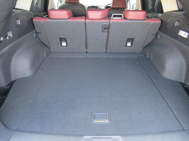 シンプルかつ使い勝手の良い荷室でアウトドアグッズをはじめ様々な荷物が積めます。