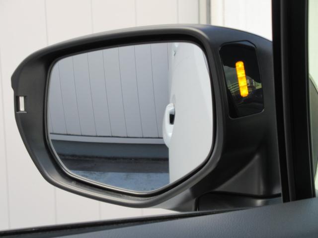 ドアミラーに、後方から接近する車輌をドライバーにランプで知らせてくれる、スバルリヤビークルディテクションを装備しています。