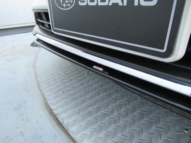 ディーラーオプションのＳＴＩフロントアンダースポイラー（スカートリップ付き）を装着しています。