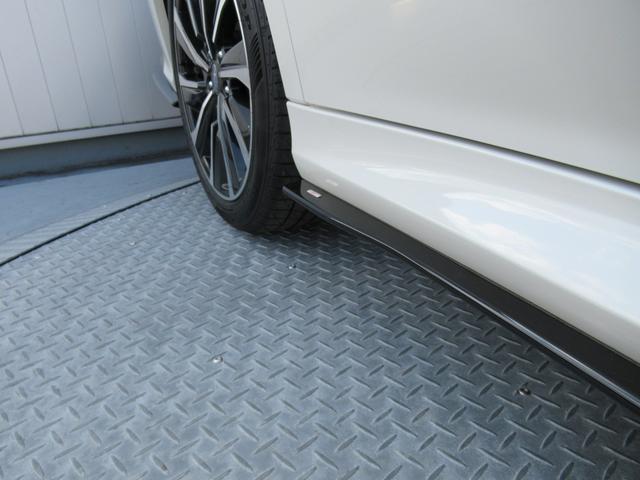 ディーラーオプションのＳＴＩサイドアンダースポイラーを装着しています。